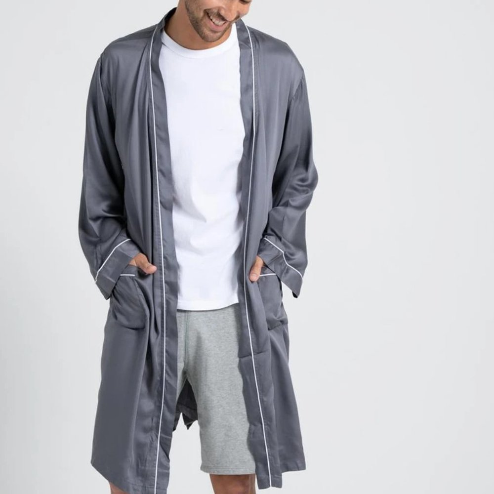 Ettitude bamboo sateen (vegan silk) robe -- men or women! Size Large